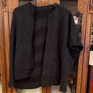 Women’s Reversible Shawl/Cardigan/outerwear Layer OSFM w/Pockets Black/Gray